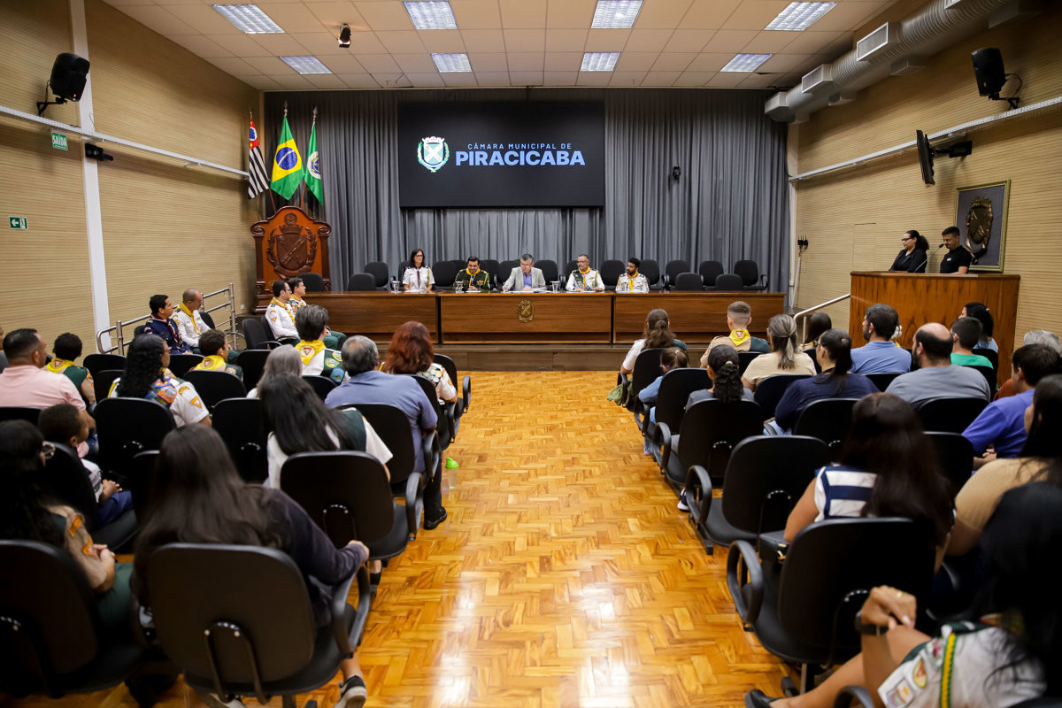 Reunião solene celebrou o Dia dos Desbravadores e Aventureiros