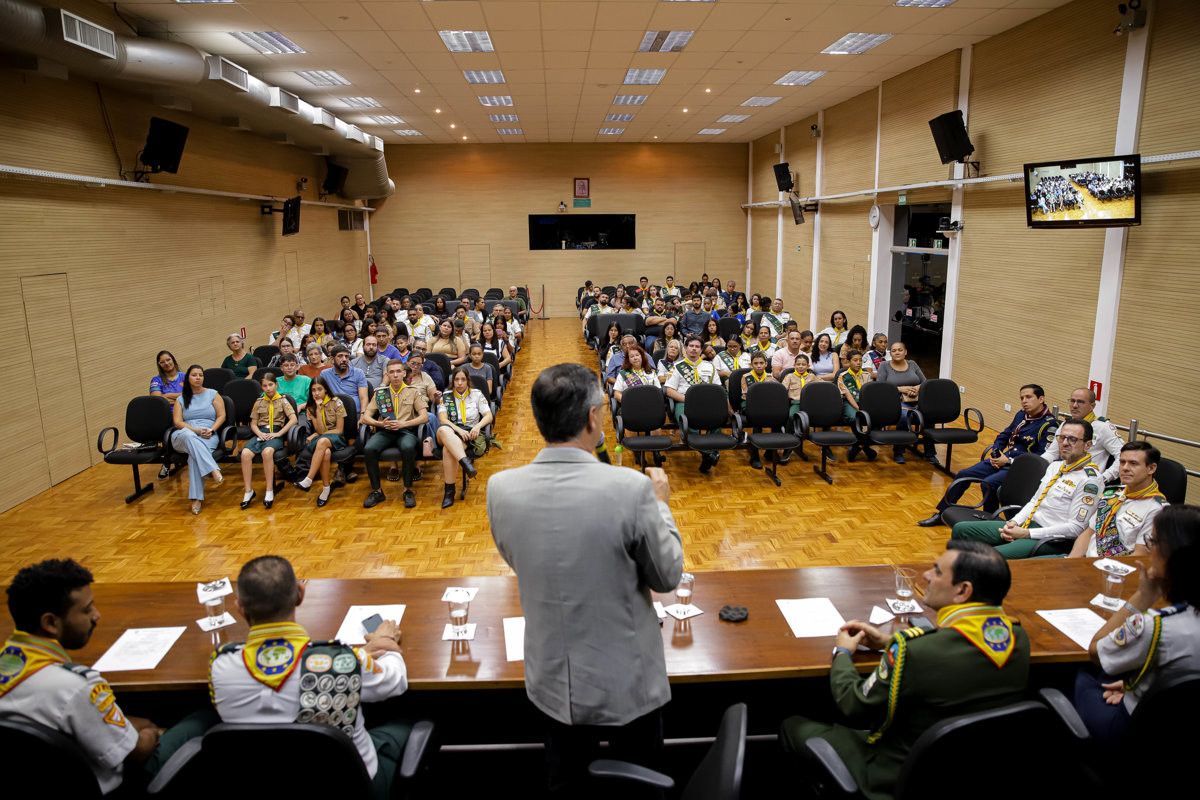 Reunião solene celebrou o Dia dos Desbravadores e Aventureiros