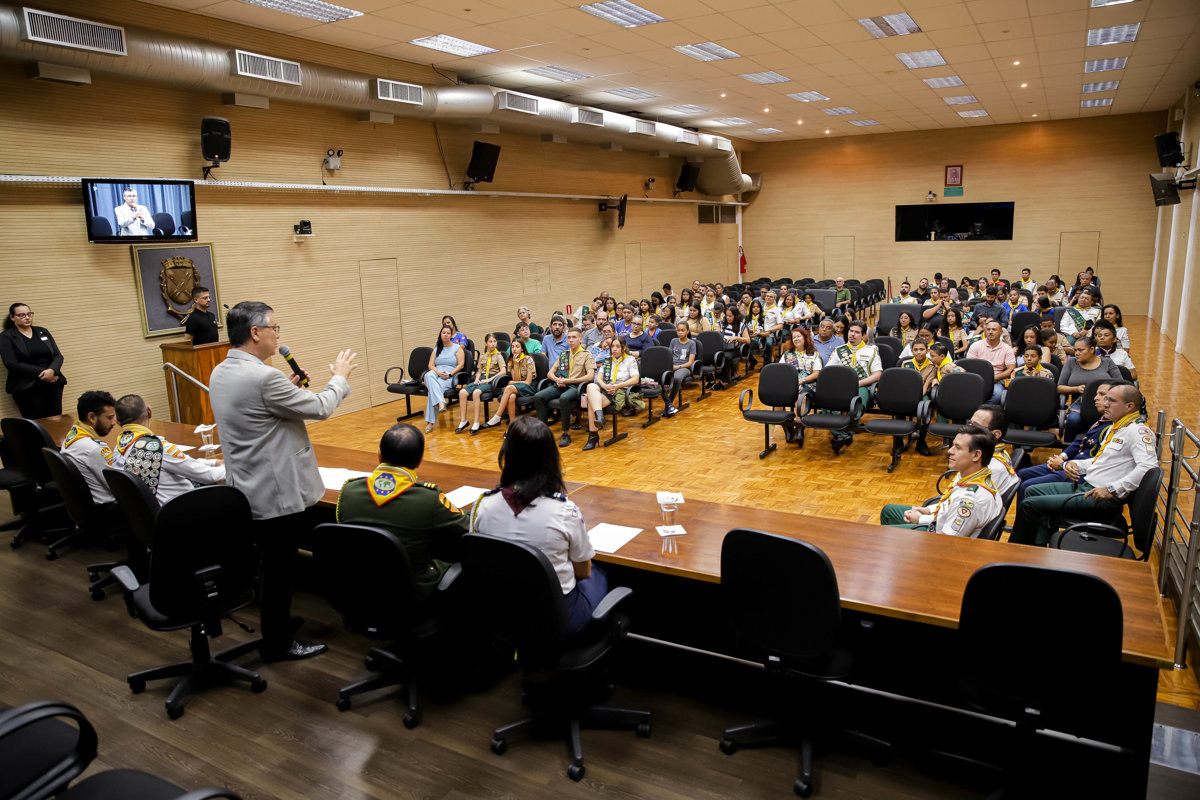 Reunião solene celebrou o Dia dos Desbravadores e Aventureiros