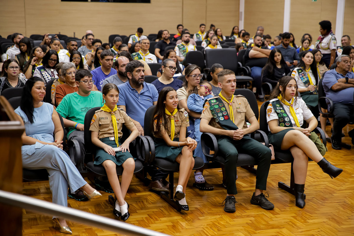 Reunião solene celebrou o Dia dos Desbravadores e Aventureiros
