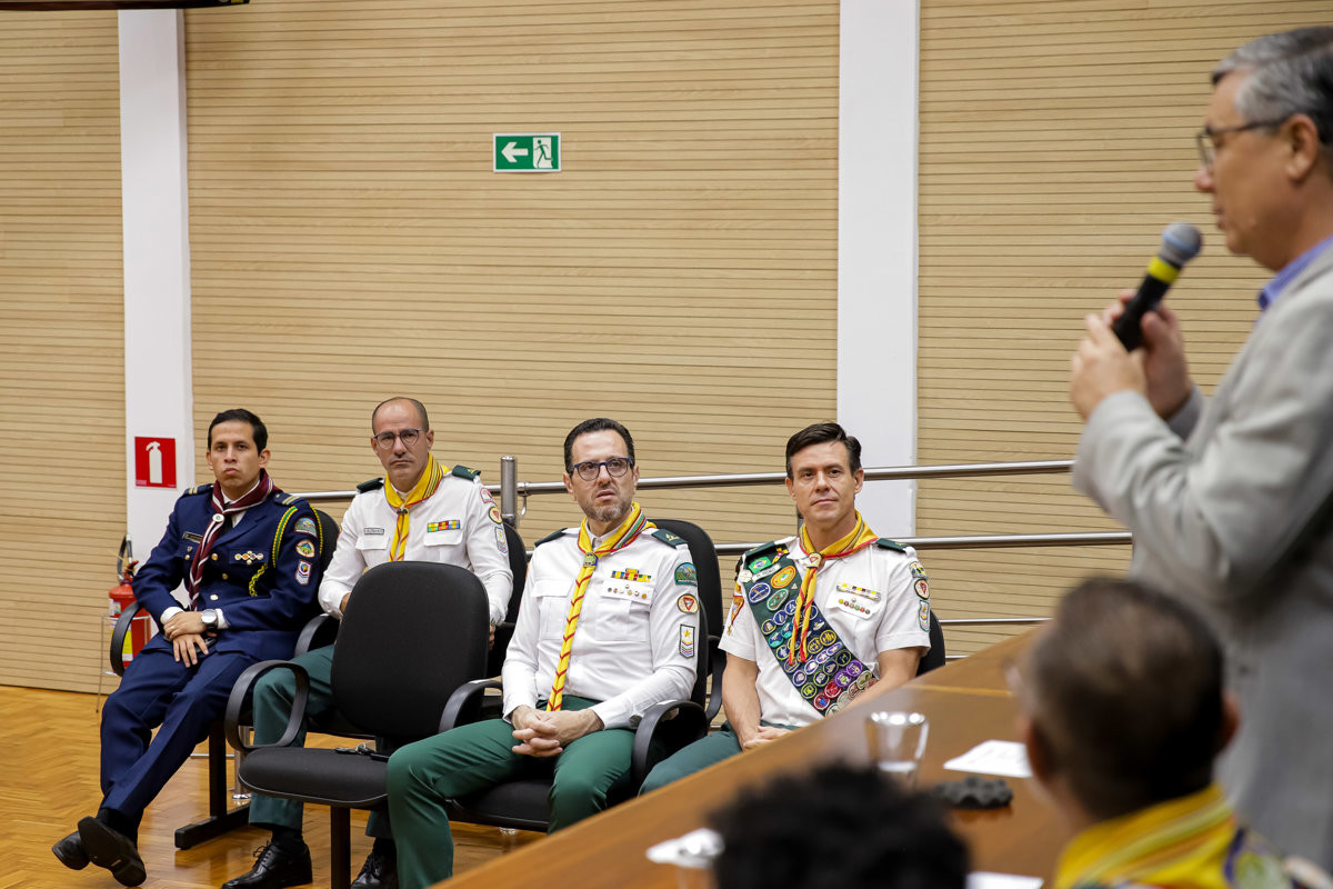 Reunião solene celebrou o Dia dos Desbravadores e Aventureiros