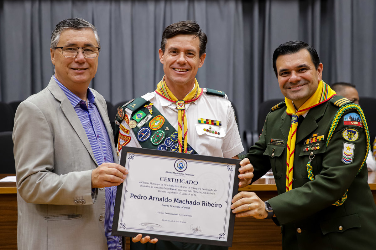 Reunião solene celebrou o Dia dos Desbravadores e Aventureiros