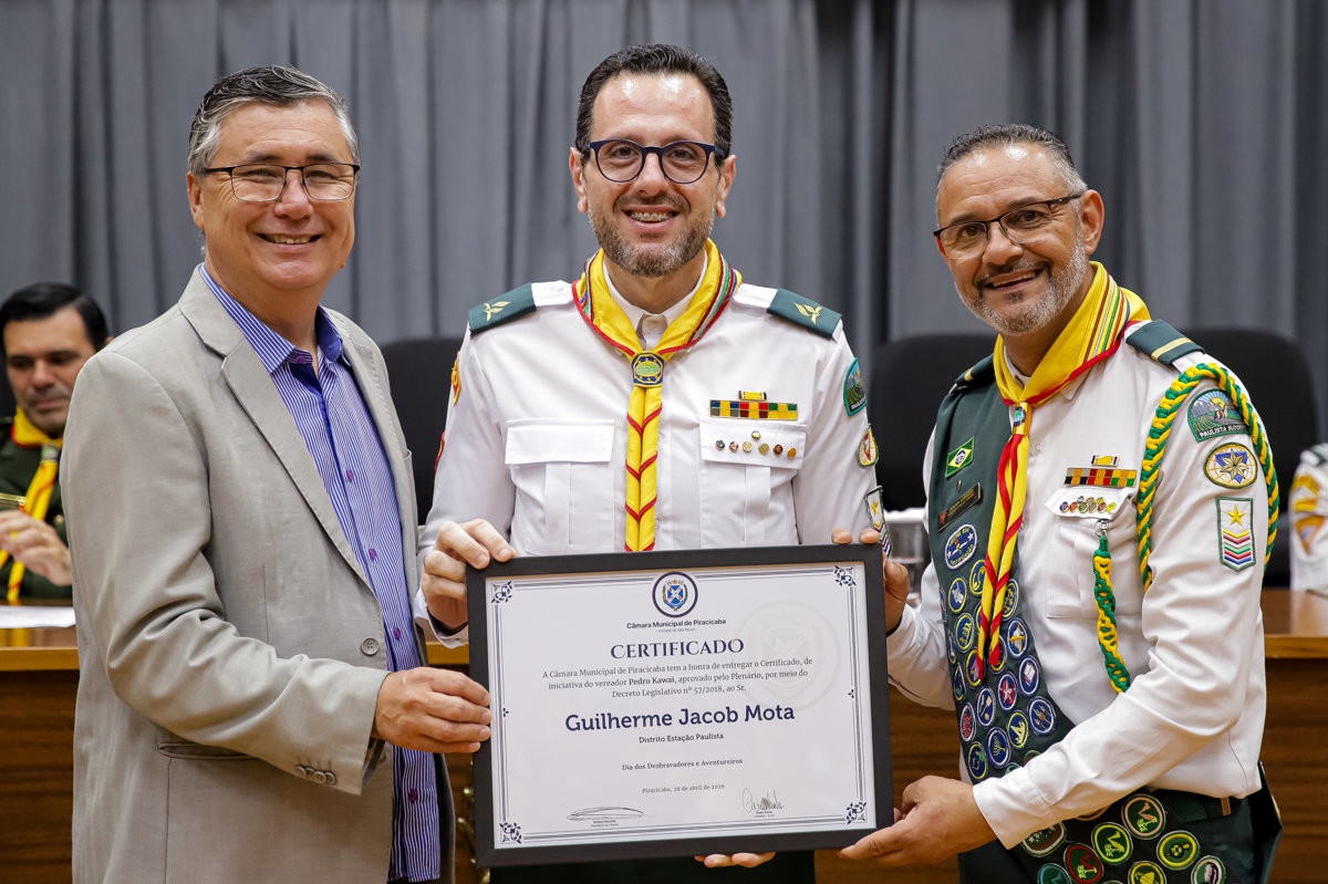 Reunião solene celebrou o Dia dos Desbravadores e Aventureiros