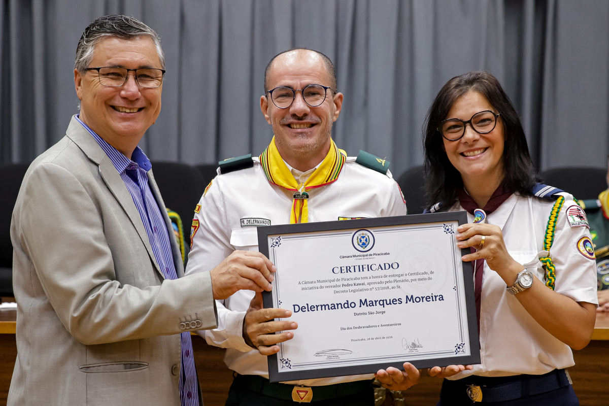 Reunião solene celebrou o Dia dos Desbravadores e Aventureiros