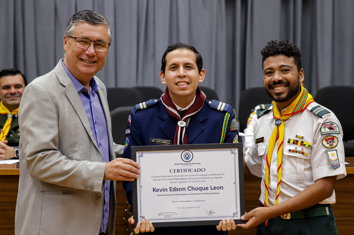 Reunião solene celebrou o Dia dos Desbravadores e Aventureiros