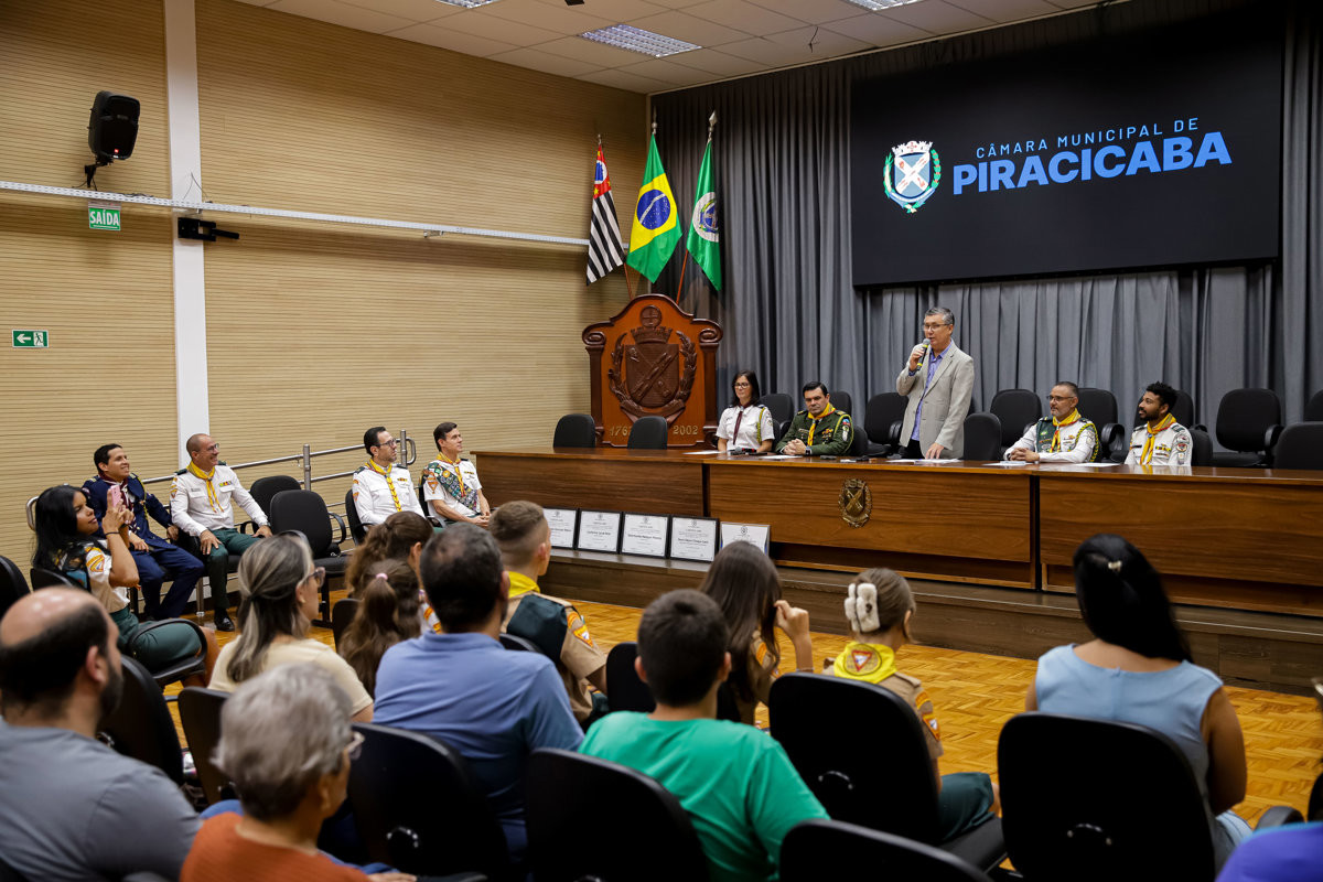 Reunião solene celebrou o Dia dos Desbravadores e Aventureiros