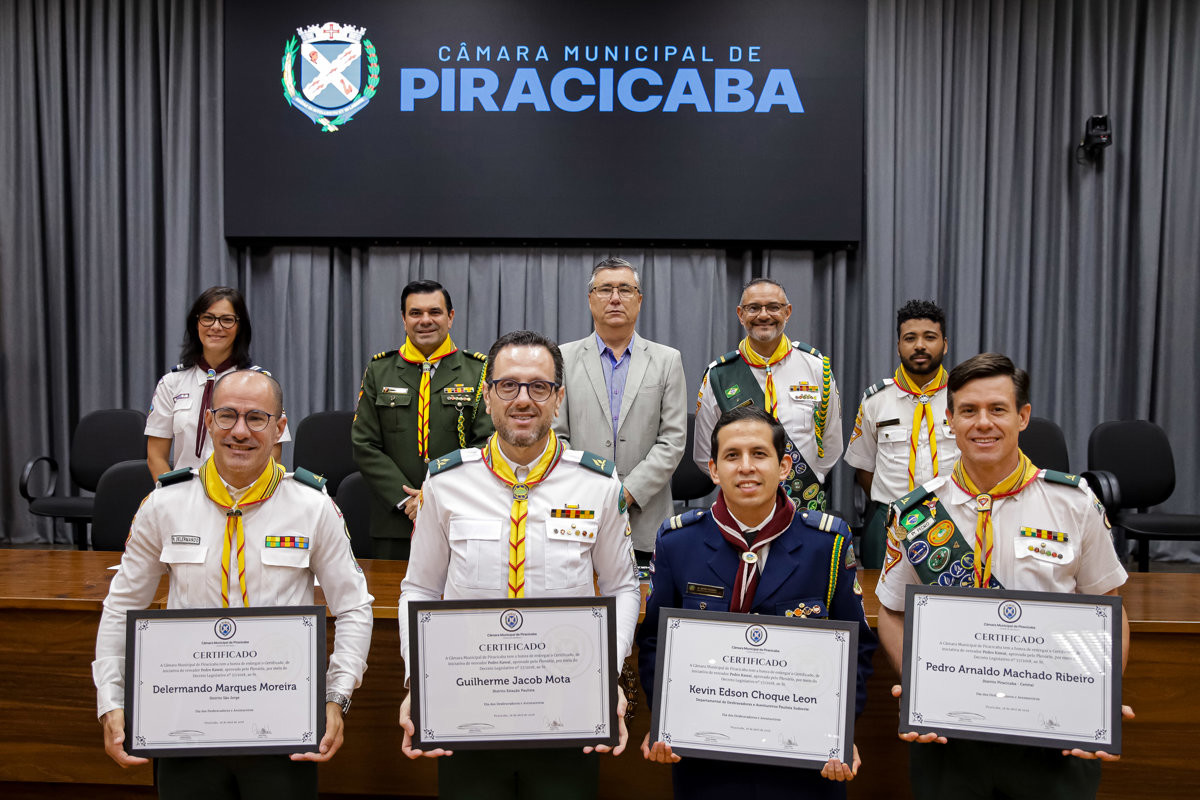 Reunião solene celebrou o Dia dos Desbravadores e Aventureiros