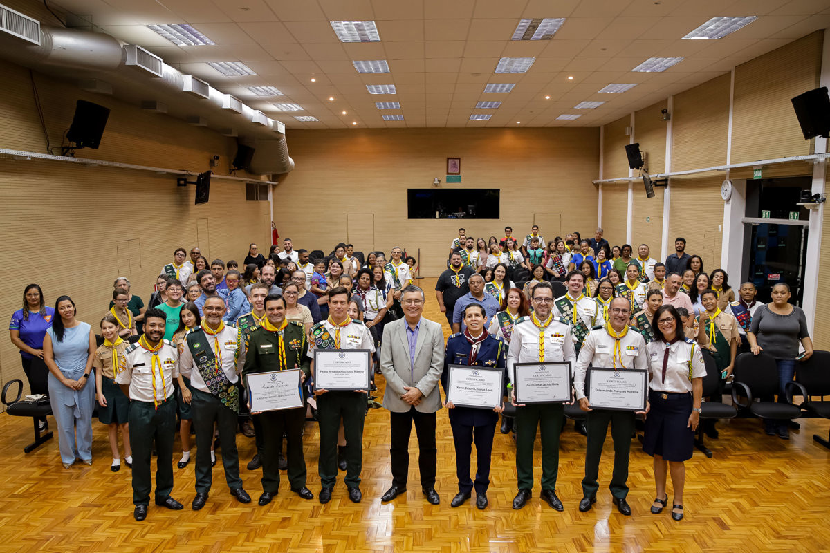 Reunião solene celebrou o Dia dos Desbravadores e Aventureiros