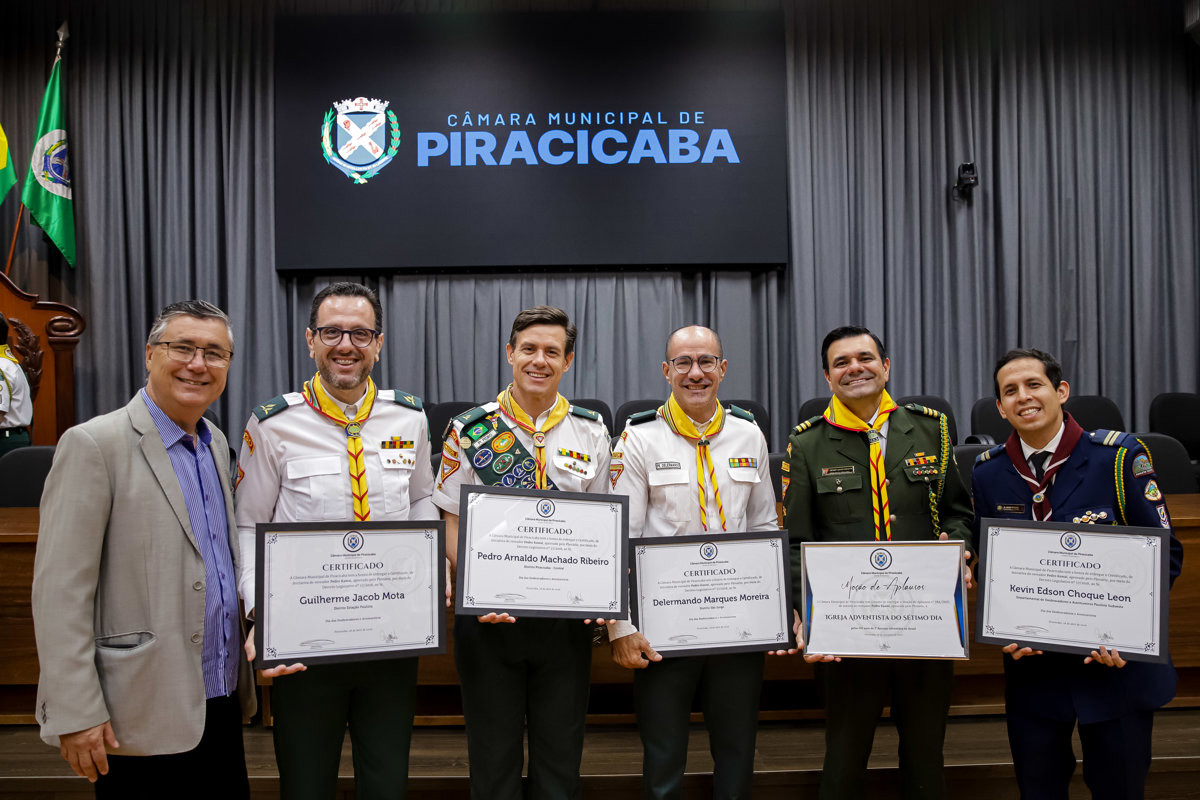 Reunião solene celebrou o Dia dos Desbravadores e Aventureiros