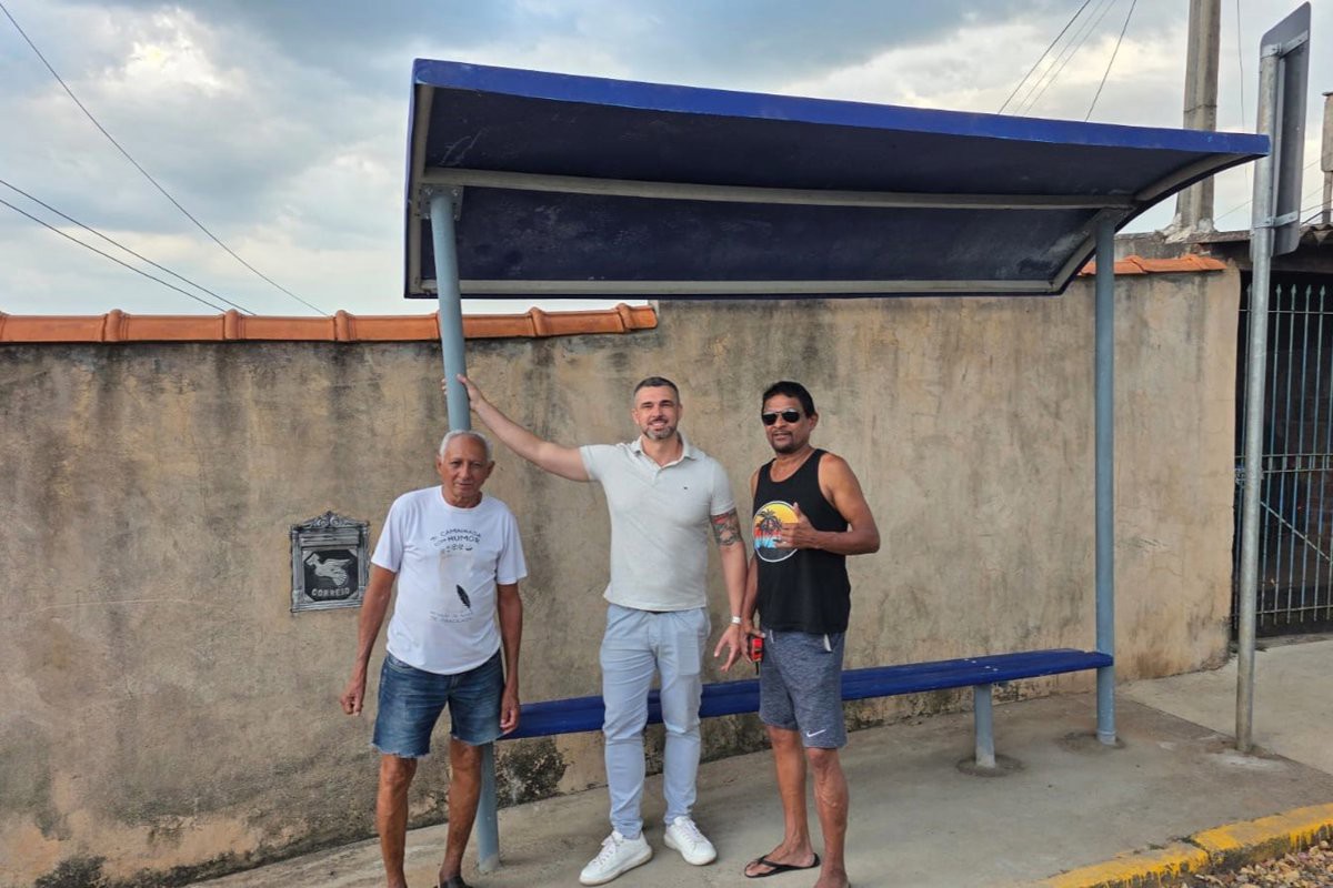 Durante a visita, Renan conversou com usuários do transporte público e moradores da região para avaliar na prática os impactos da instalação