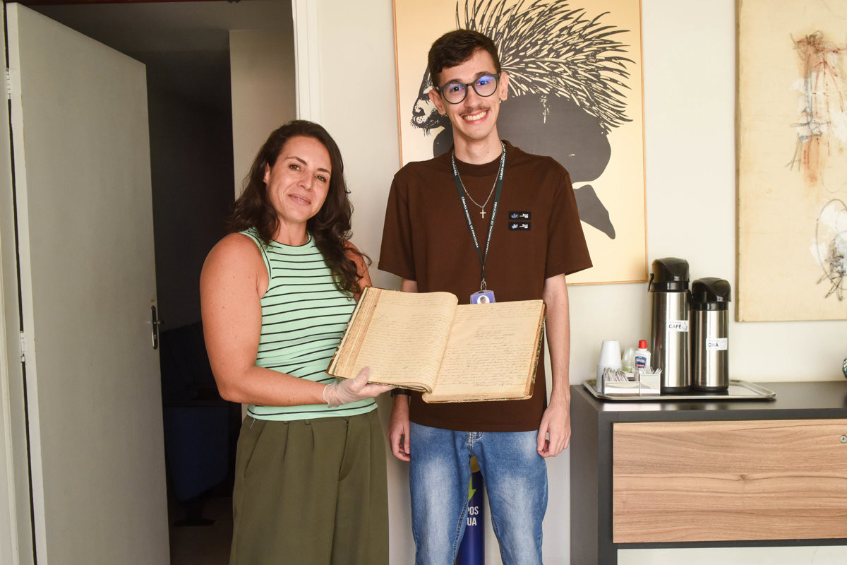 Giovanna Fenili Calabria e Ighor Menezes Carvalho atuaram no acervo