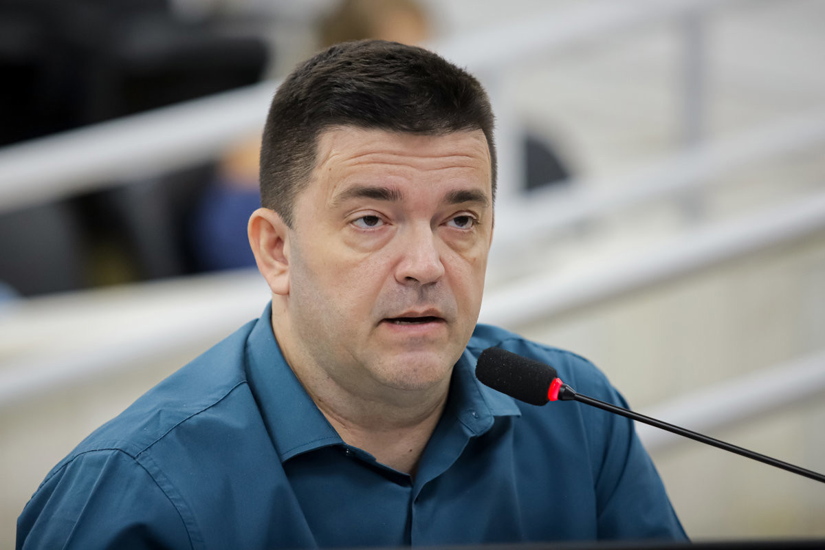 ""Não podem existir dois pesos e duas medidas. O cidadão não tem obrigação de saber se a calçada em frente à sua casa é pública ou particular", analisa André Bandeira