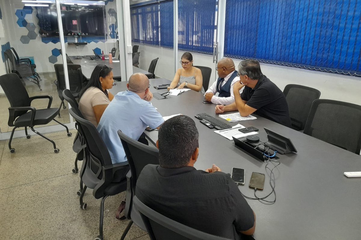 O vereador Pedro Kawai participou de uma reunião com moradores do Condomínio Paradiso, para discutir o aumento nas contas de água registradas após a troca de hidrômetros no local