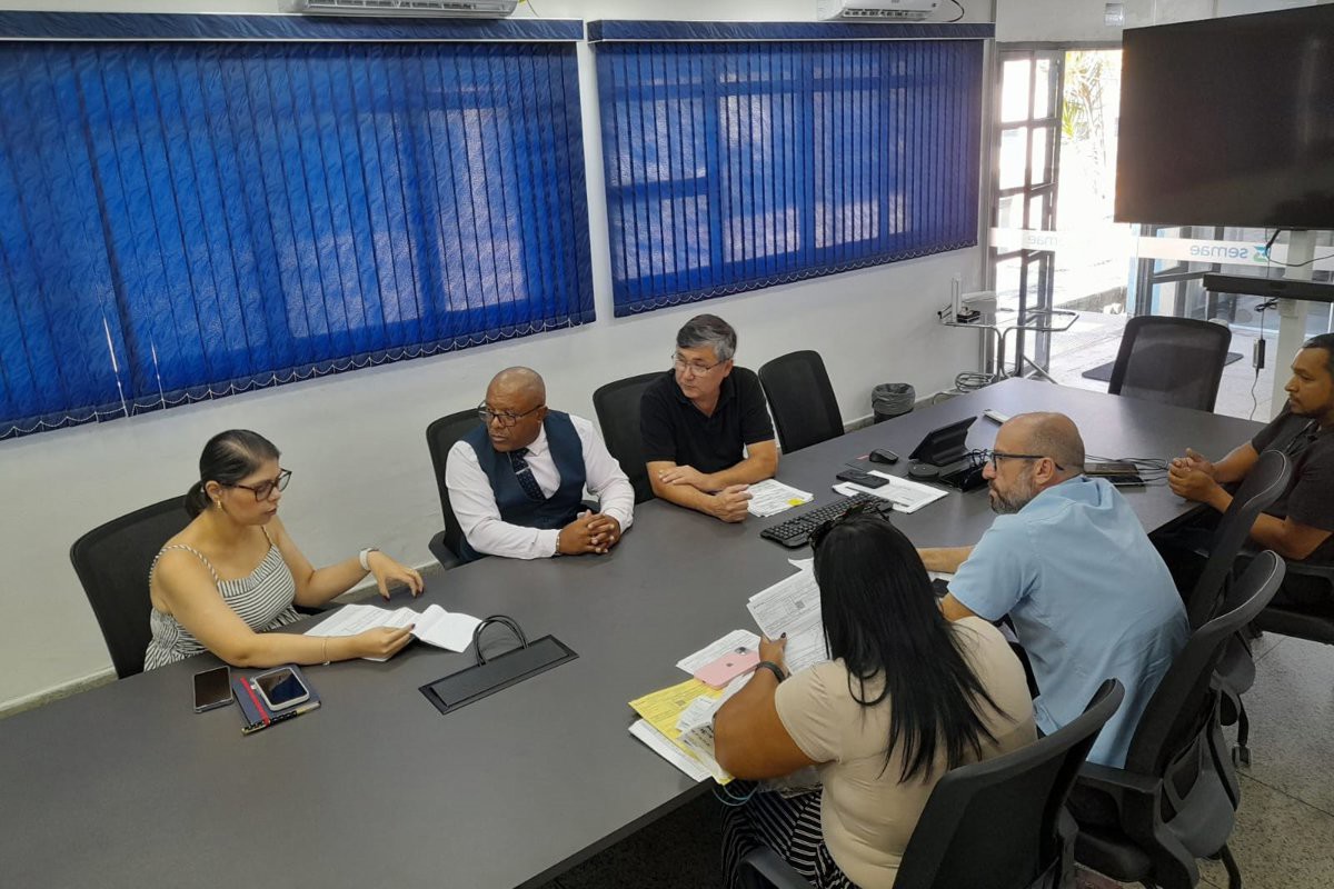 O vereador Pedro Kawai participou de uma reunião com moradores do Condomínio Paradiso, para discutir o aumento nas contas de água registradas após a troca de hidrômetros no local