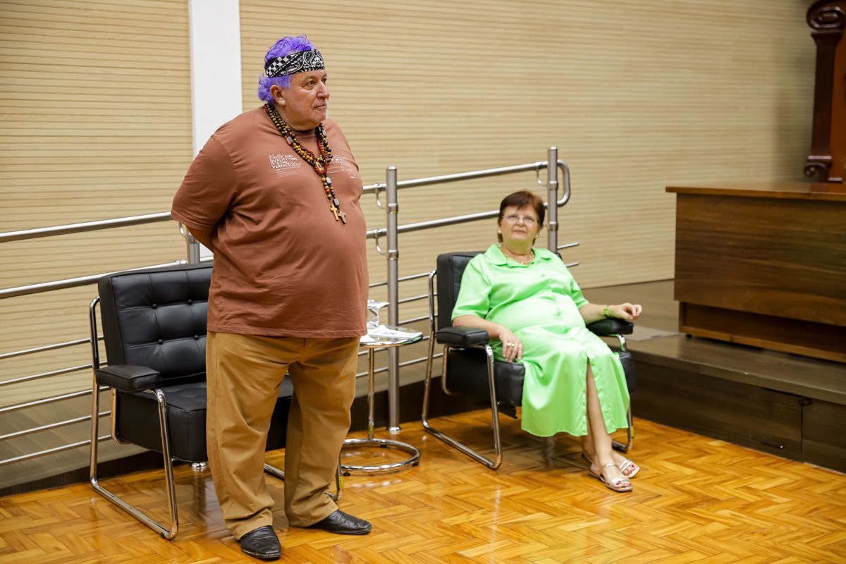 Vereadores participam da entrega da Medalha de Mérito Legislativo a Tetê da Rua do Porto, em reconhecimento à sua atuação social, cultural e comunitária em Piracicaba.