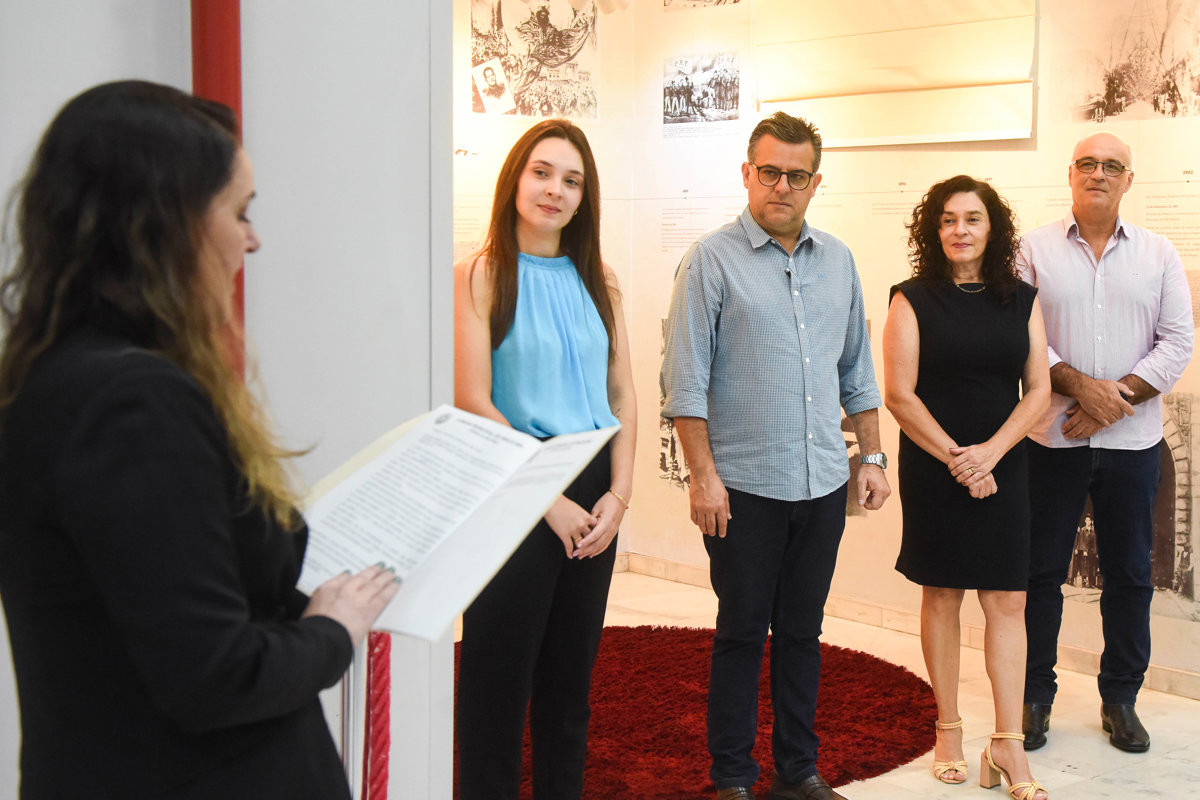 Representantes da Queijaria Queijos Artesanais receberam homenagem na Câmara Municipal pelo destaque obtido em competição nacional do setor.