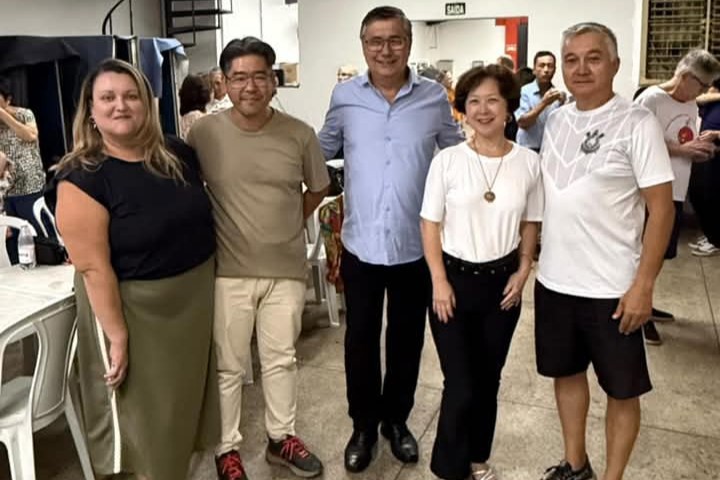 Vereador Pedro Kawai entregou moções de aplausos e votos de congratulações a cantoras premiadas