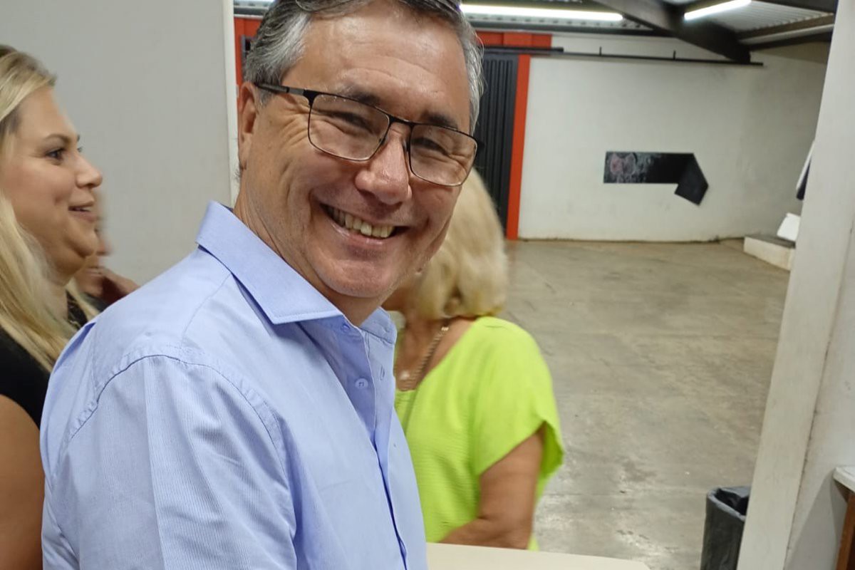 Vereador Pedro Kawai entregou moções de aplausos e votos de congratulações a cantoras premiadas