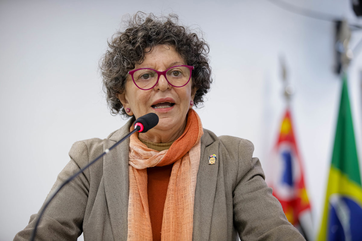 Rai de Almeida ocupou a tribuna durante a reunião ordinária desta segunda-feira