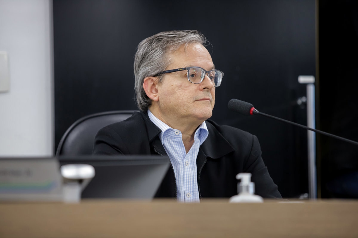 Theo Germano Perencin, neurologista clínico