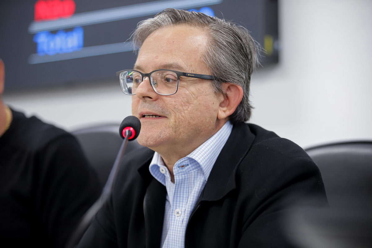 Theo Germano Perencin, neurologista clínico