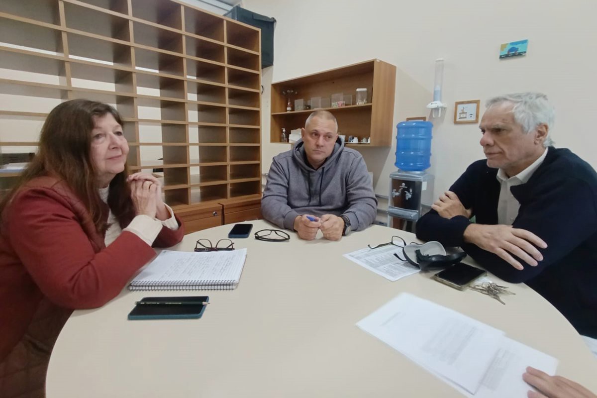 O vereador Marco Bicheiro se reuniu com a secretária executiva da Secretaria Municipal de Educação, Solange Pelicer, e com o gestor de unidade da Pasta, Rodrigo Sattolo