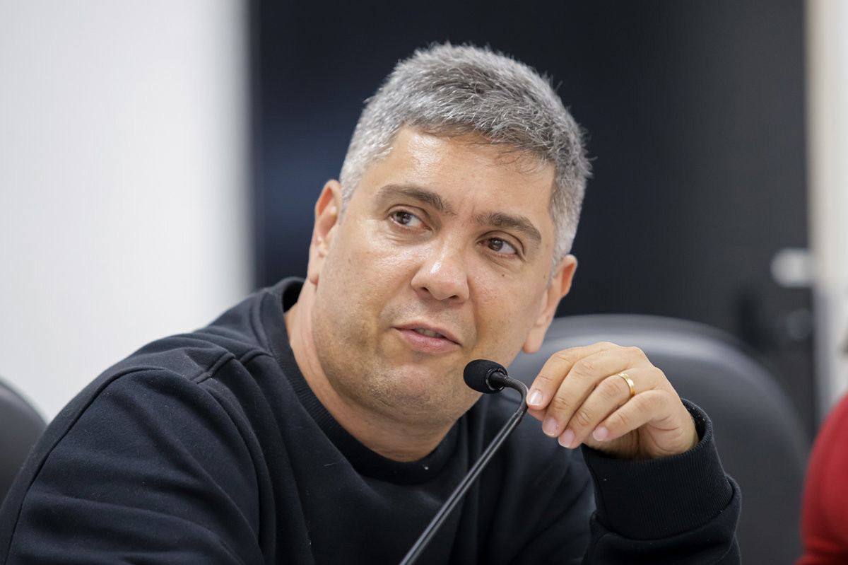Projeto foi apresentado pelo presidente da Casa, Rerlison Rezende (PSDB), o Relinho, e recebeu as assinaturas dos vereadores Gustavo Pompeo (Avante) e Marco Bicheiro (PSDB)