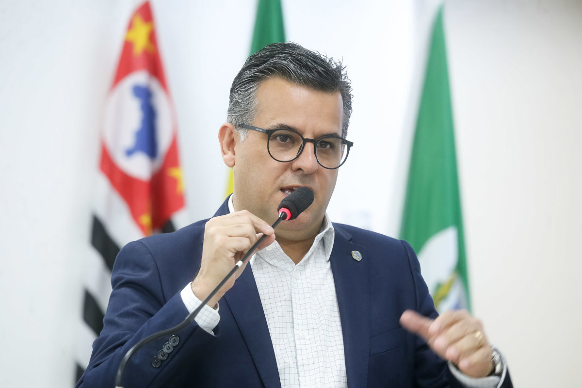Vereador Fábio Silva (Republicanos) entregou moção de aplausos a serviço de saúde