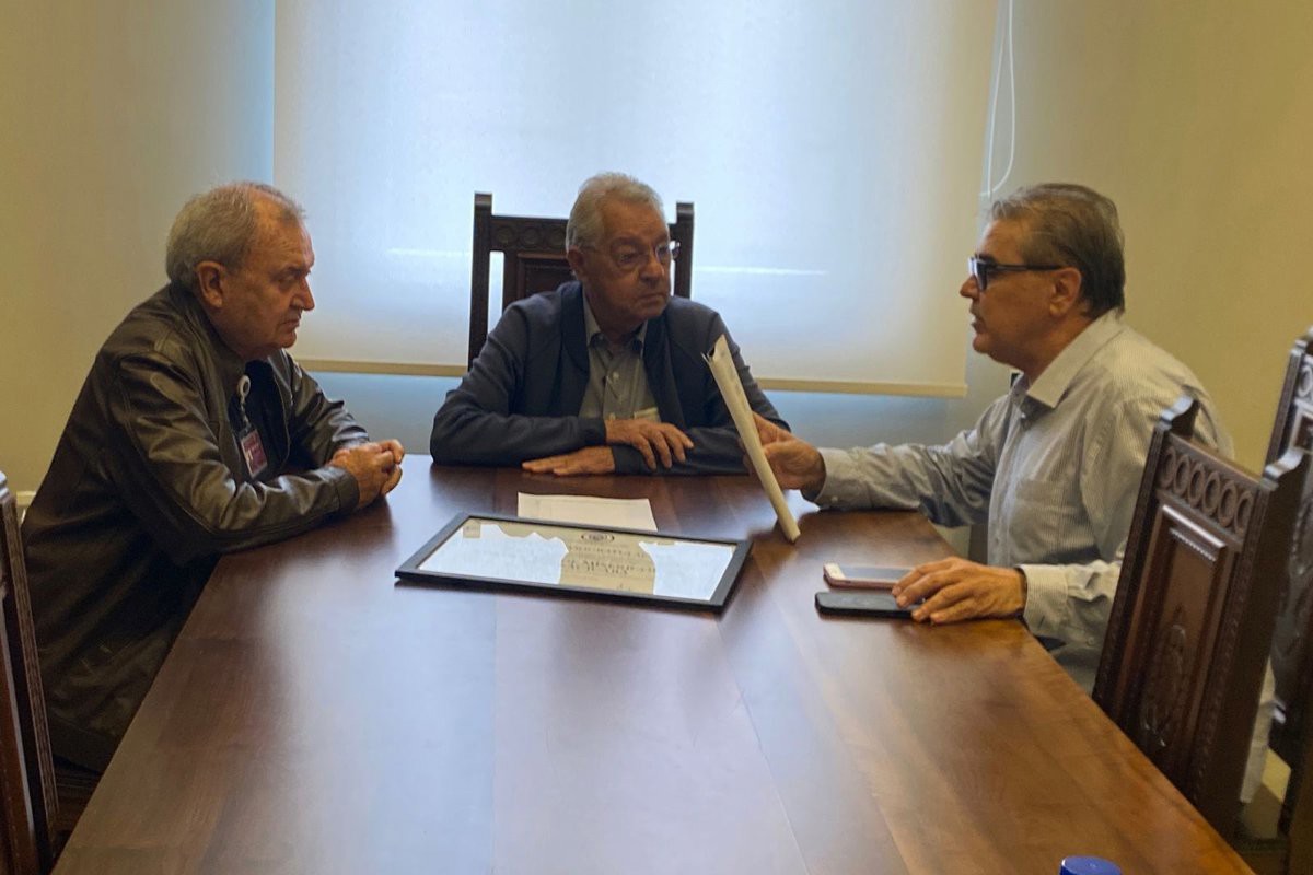 Vereador Ary Pedroso Jr. homenageou a nova diretoria da Santa Casa de Misericórdia de Piracicaba com a entrega de voto de congratulações
