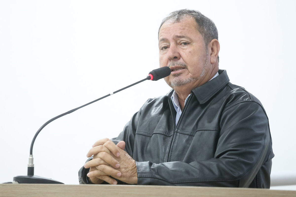 Zezinho Pereira ocupou a tribuna durante a reunião ordinária desta segunda-feira