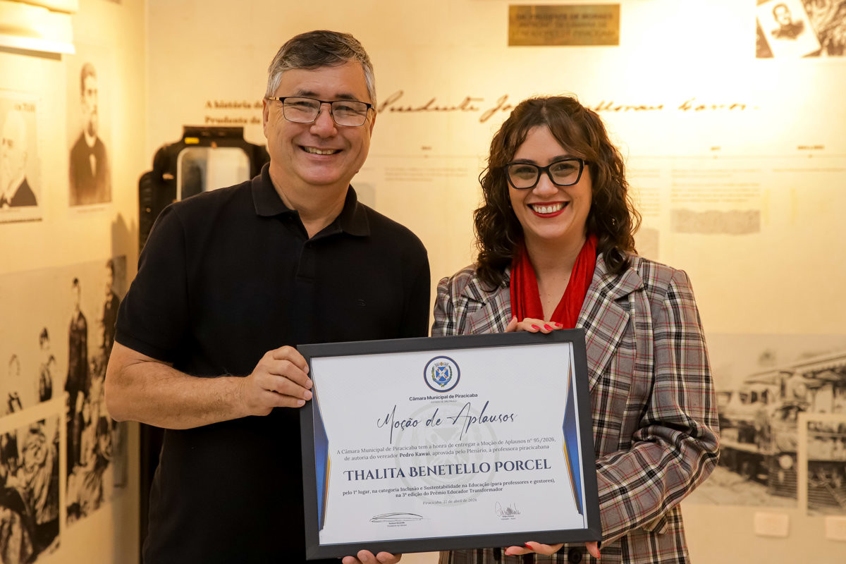 Entrega de moção de aplausos 