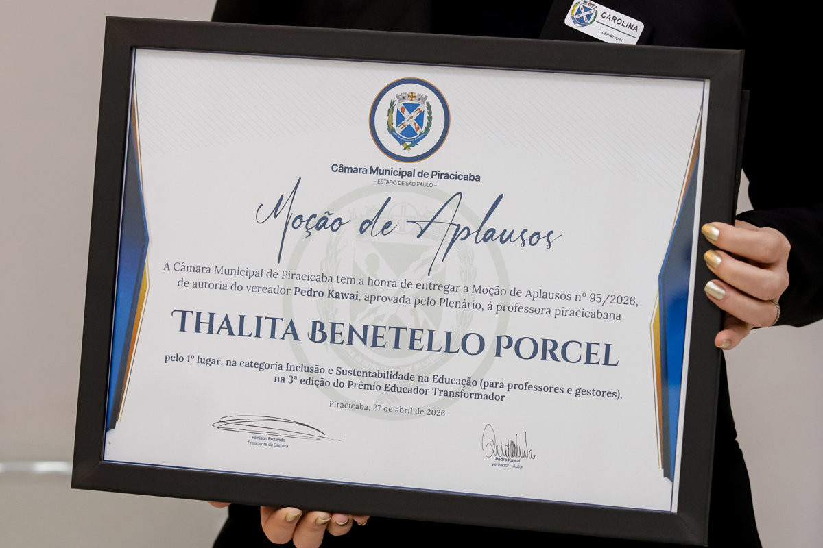 Entrega de moção de aplausos 