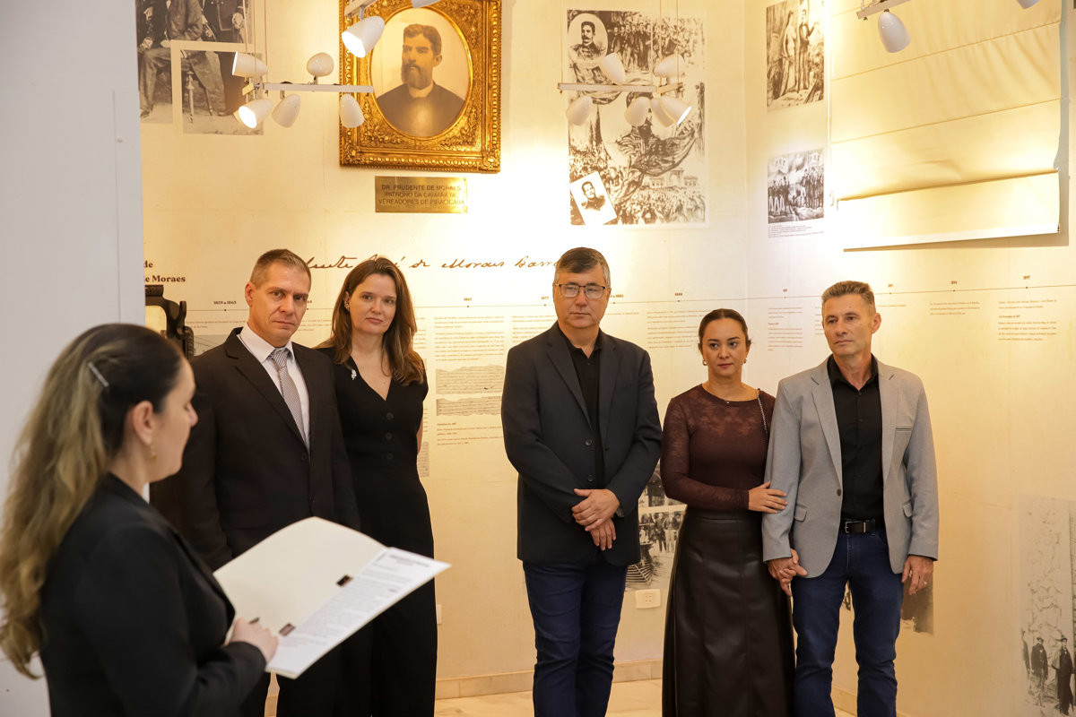 Entrega de moção de aplausos