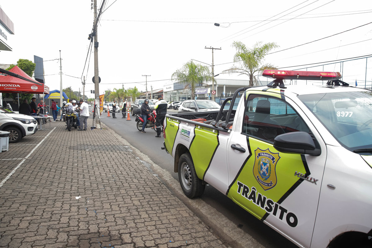 Vereador participa de blitz educativa por mais segurança no trânsito