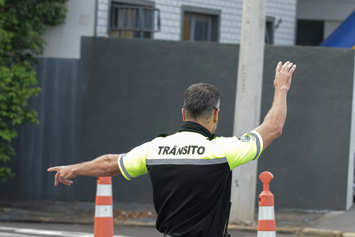Vereador participa de blitz educativa por mais segurança no trânsito