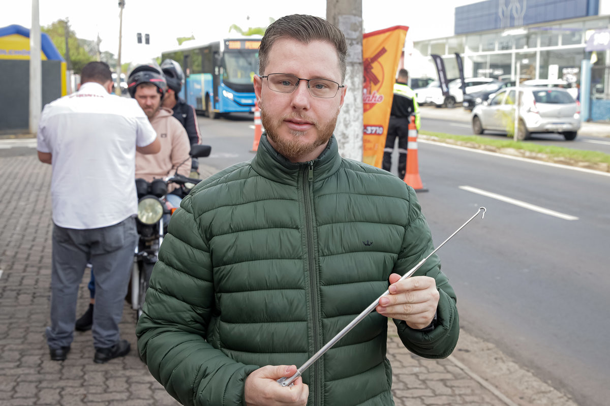 Vereador participa de blitz educativa por mais segurança no trânsito