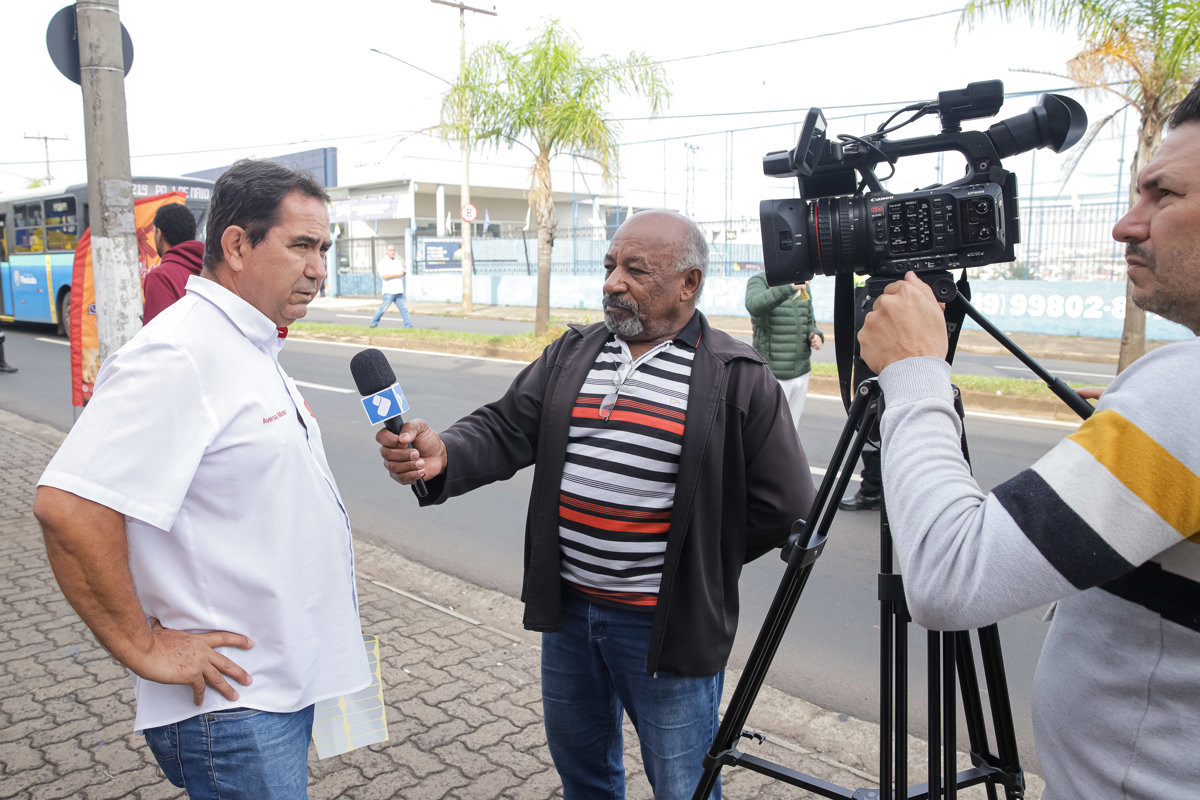 Vereador participa de blitz educativa por mais segurança no trânsito