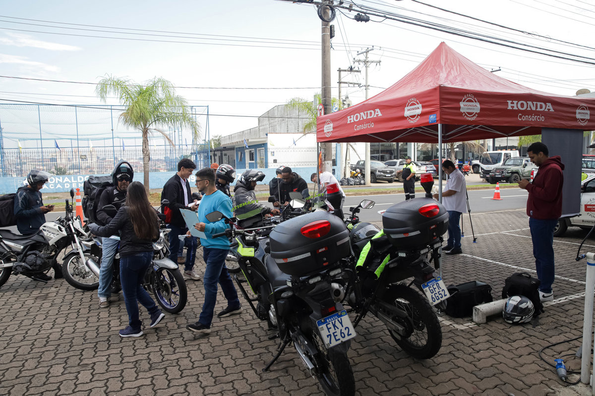 Vereador participa de blitz educativa por mais segurança no trânsito