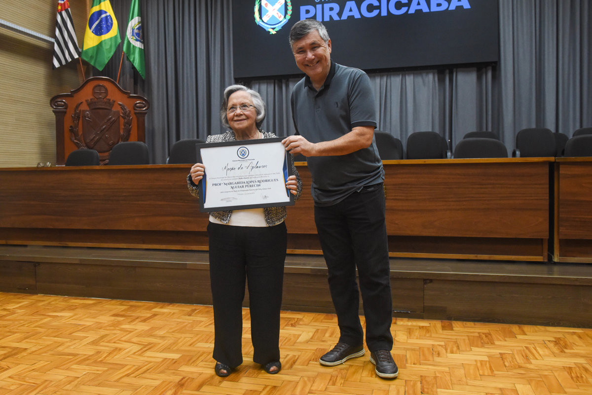 Câmara enaltece conquista de professora no Título de Pesquisador do CNPq