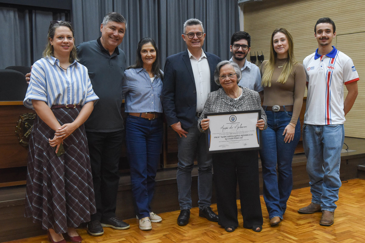 Câmara enaltece conquista de professora no Título de Pesquisador do CNPq