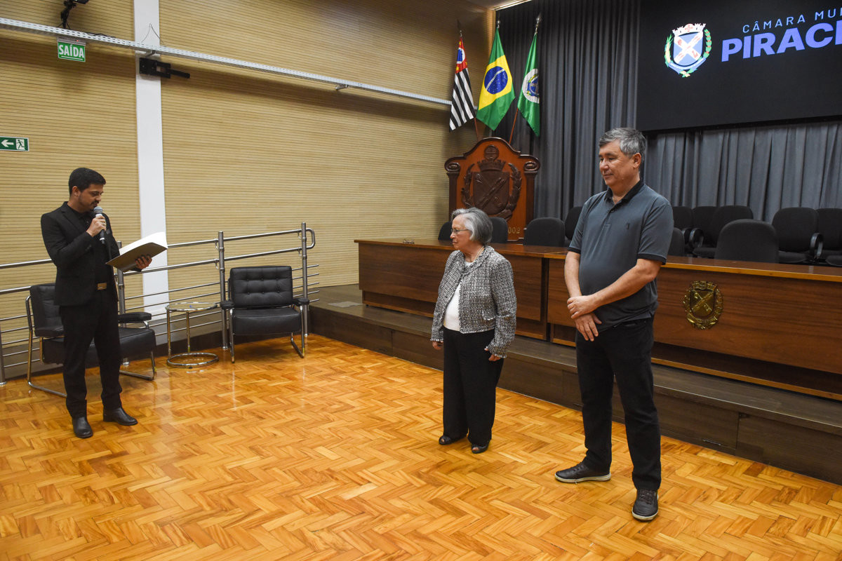 Câmara enaltece conquista de professora no Título de Pesquisador do CNPq