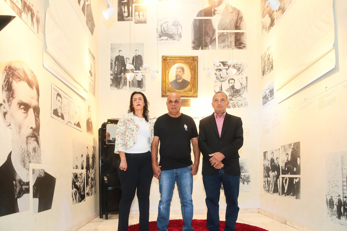 João Batista Pereira recebeu voto de congratulações das mãos do vereador Paraná