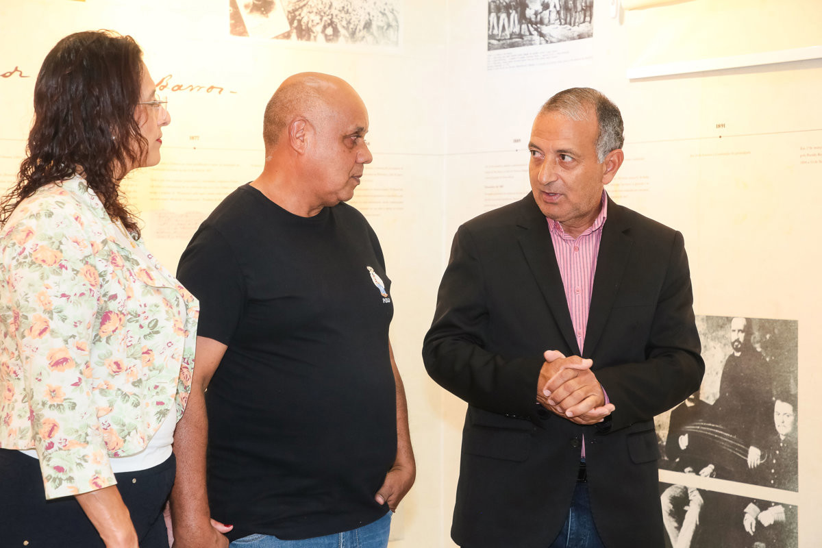 João Batista Pereira recebeu voto de congratulações das mãos do vereador Paraná