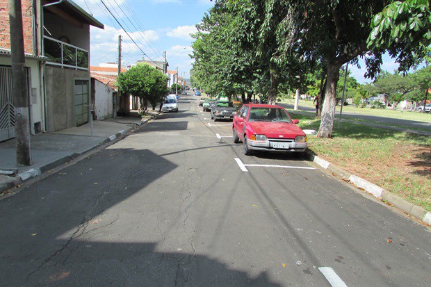Semuttran efetua pintura do solo na rua Marcelo Nogueira