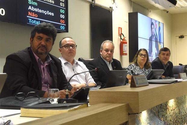 O segundo-secretário Wagner Oliveira, o presidente Gilmar Rotta e o vice-presidente Pedro Kawai