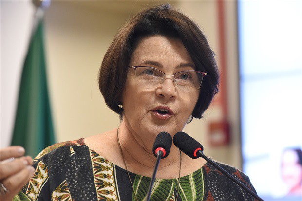 A diretora da Escola do Legislativo, Nancy Thame