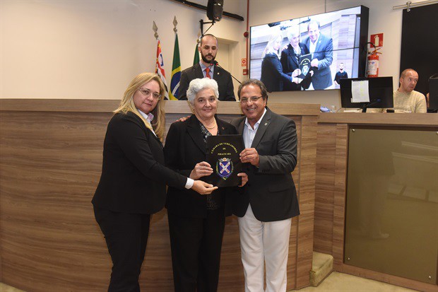 Homenagem foi entregue durante a 33ª reunião ordinária, desta segunda-feira (3)
