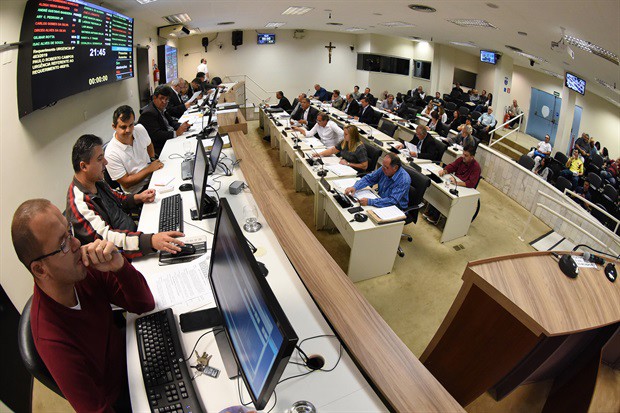 Moção de aplausos, tribuna popular e requerimento de urgência marcaram 36ª reunião ordinária