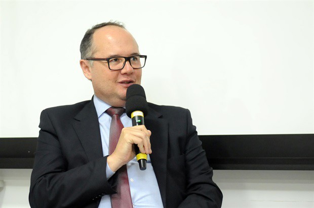 Após o seminário, foi realizado debate conduzido por Manuela Cibim Kallajian e Fábio Dionísio