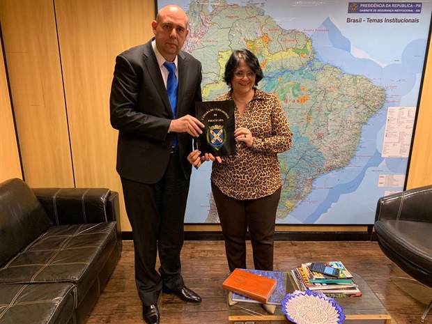 Ministra Damares responde apelo de Paulo Henrique em favor da criança